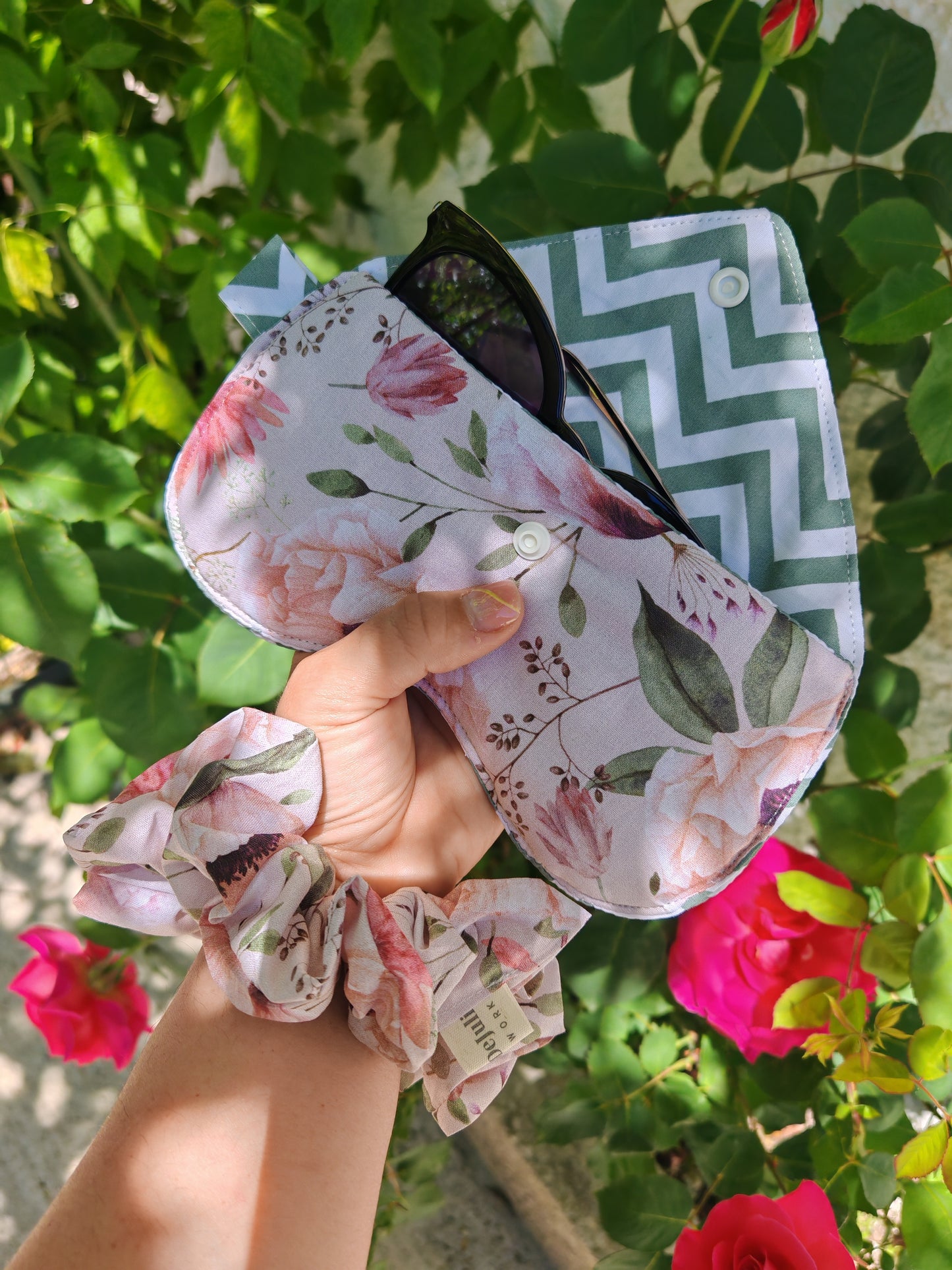 Soft Petals - Glasses Case Set