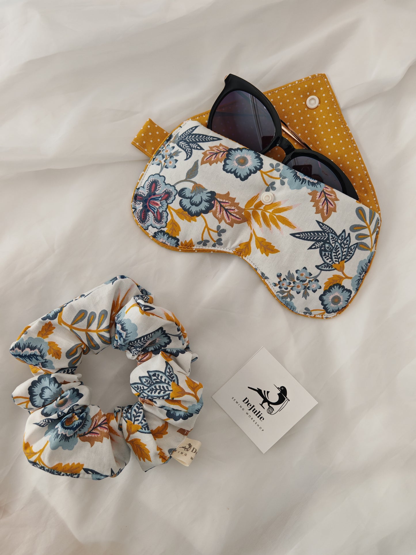 Golden Bloom – Glasses Case Set