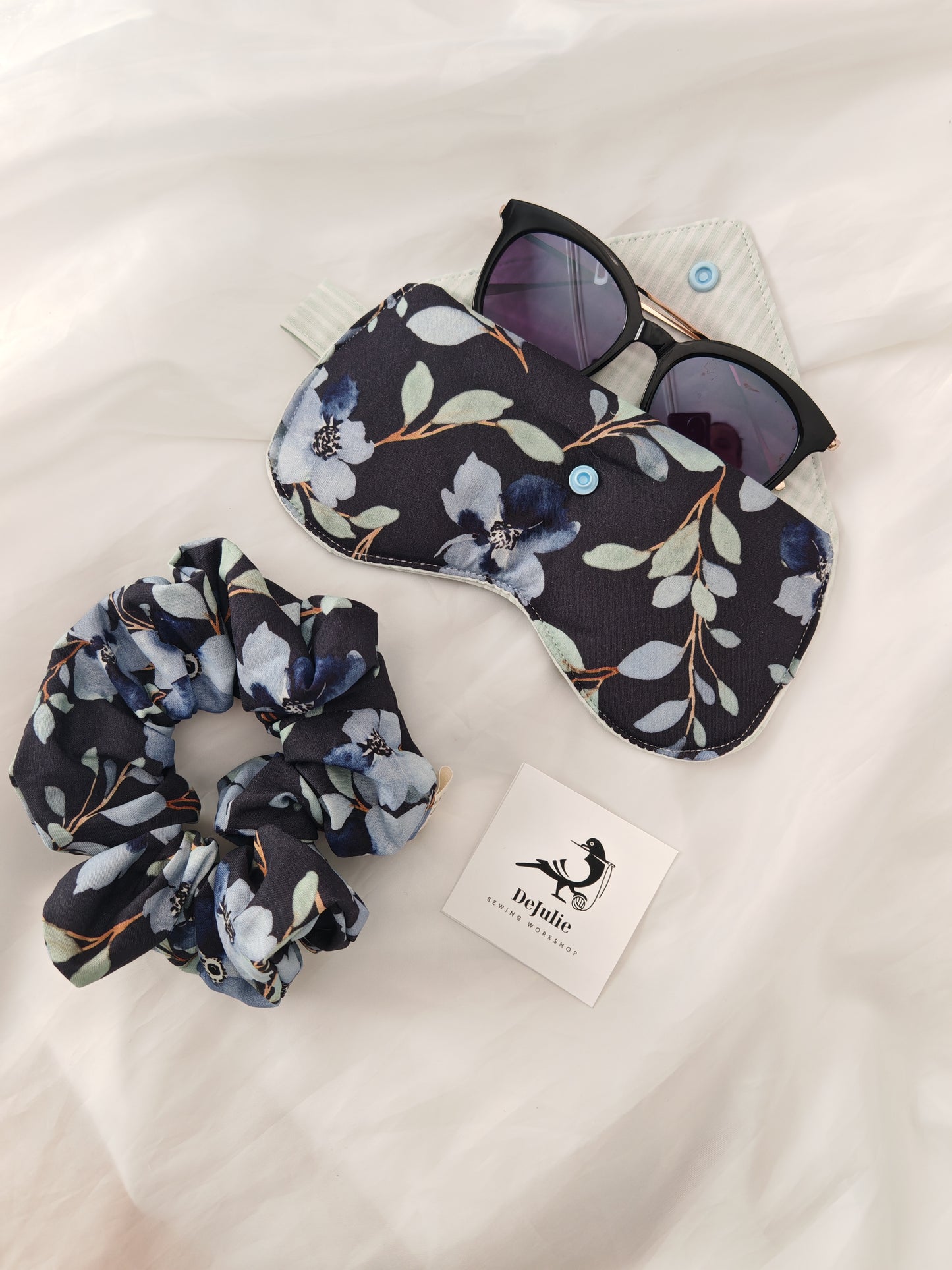 Blue Magnolia - Glasses Case Set