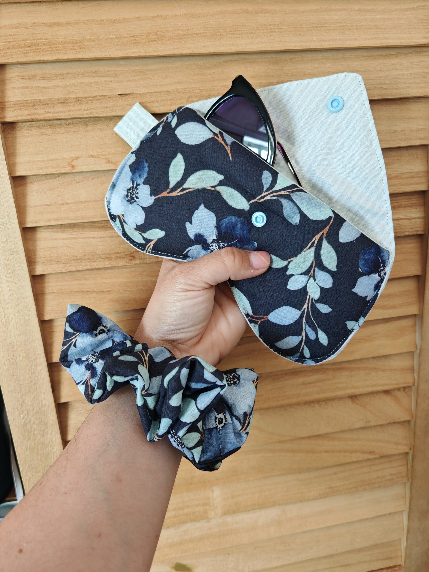Blue Magnolia - Glasses Case Set