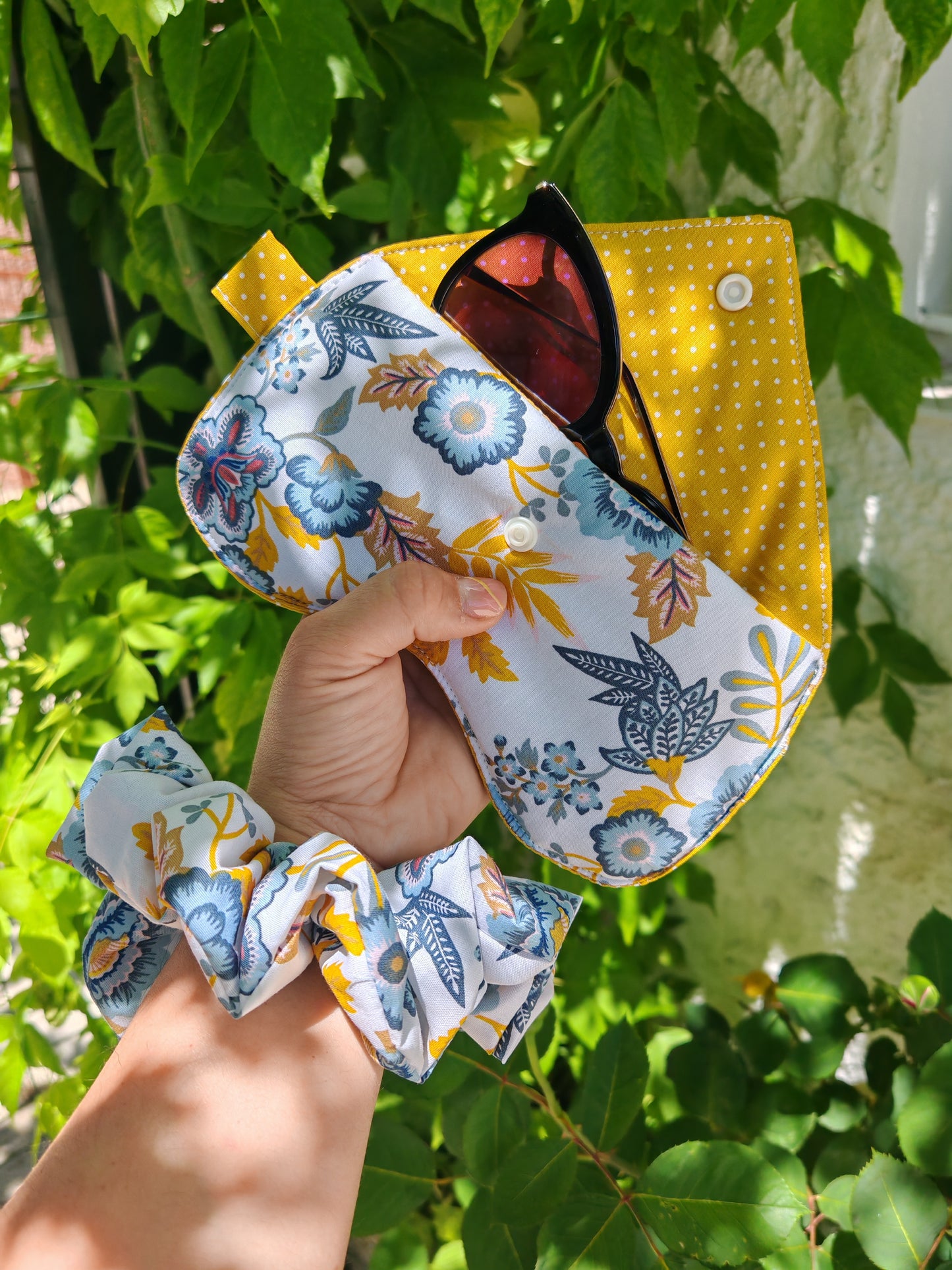 Golden Bloom – Glasses Case Set