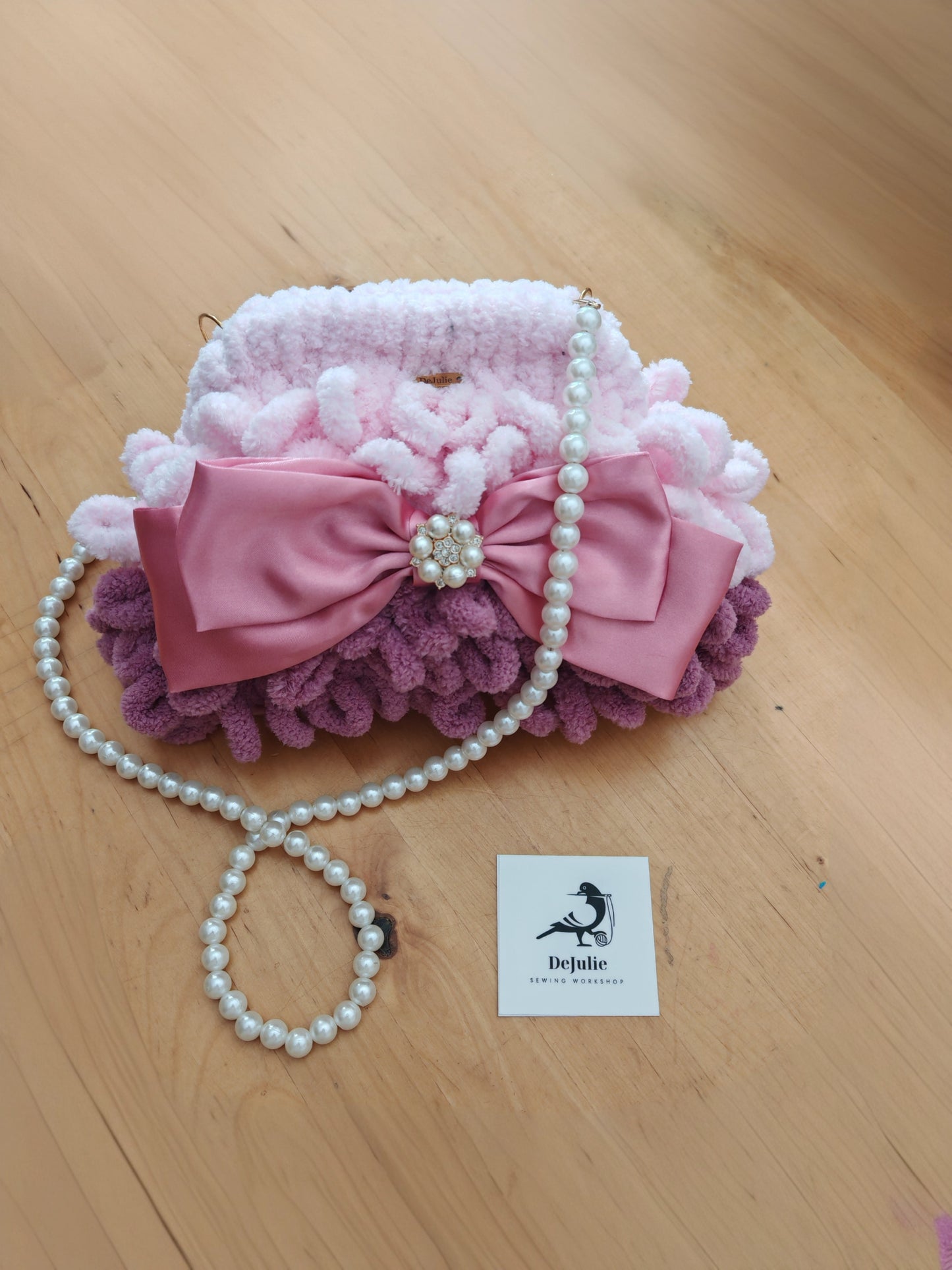 Petite Pearl -puffy mini bag